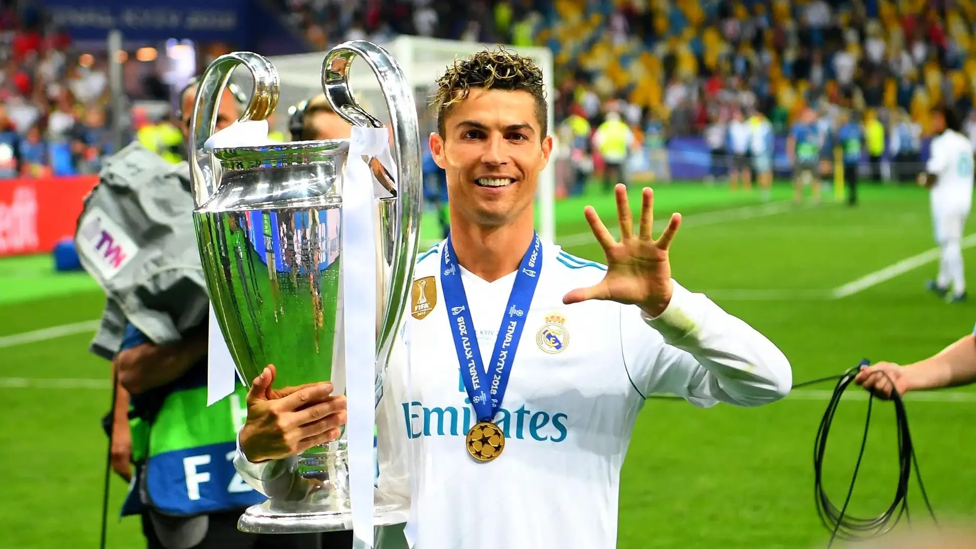 cristiano ronaldo real madrid retro jersey